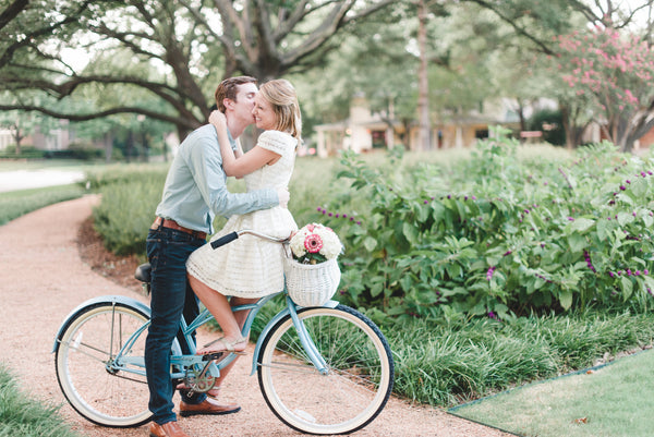 Outdoor Spring Date Ideas for every couple | Picnic to Bike Rides – TBS